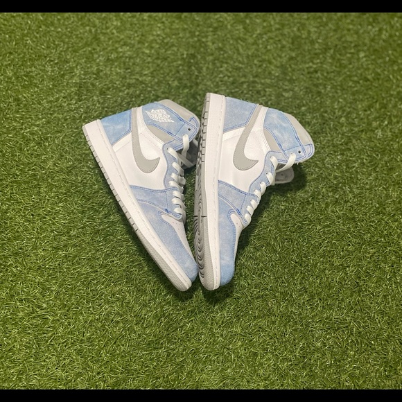 Jordan 1 “Hyper Royal”